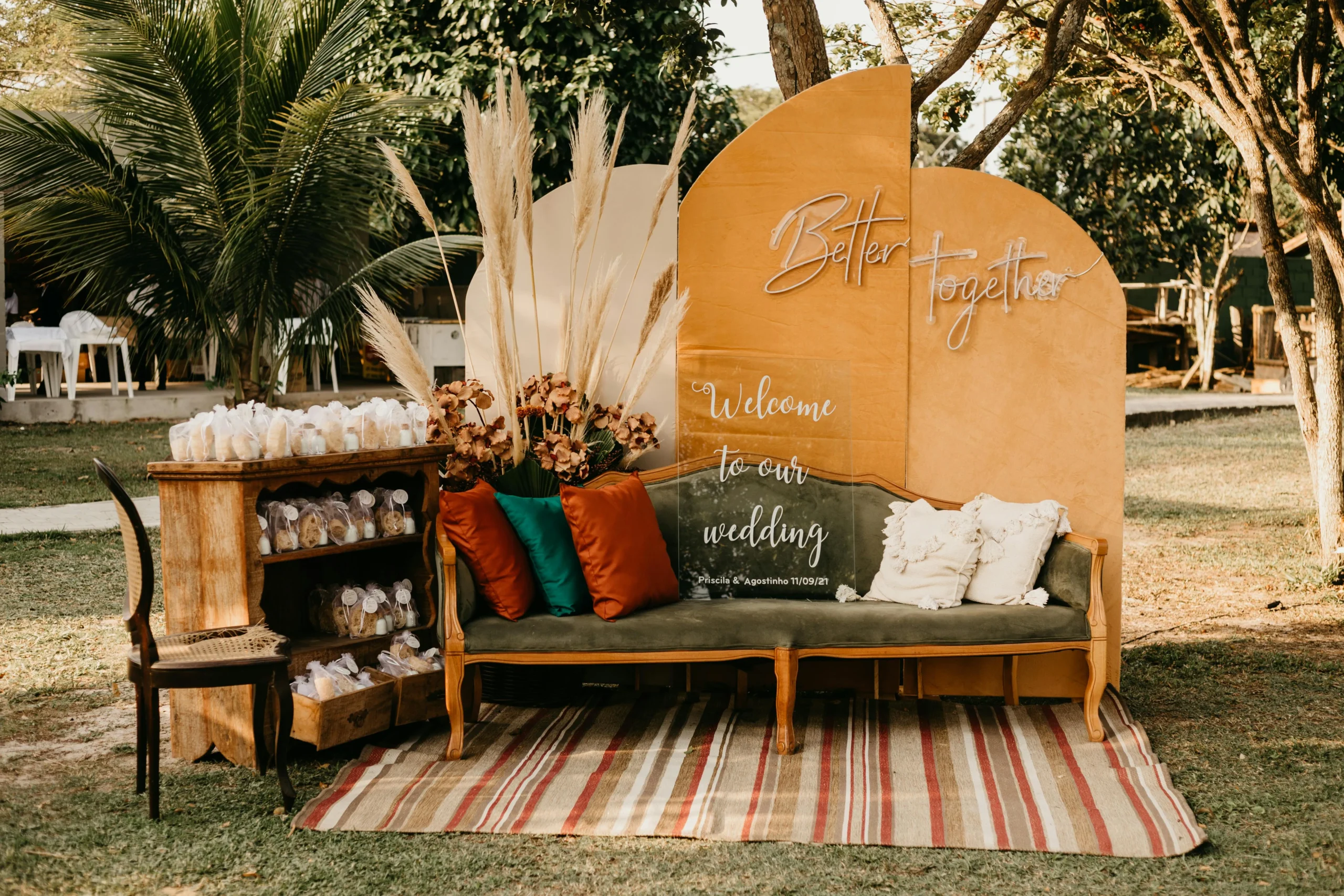 décoration et ambiance chaleureuse du orange au vert pour une célébration de mariage en Ile de france - Wedding planner Mélane